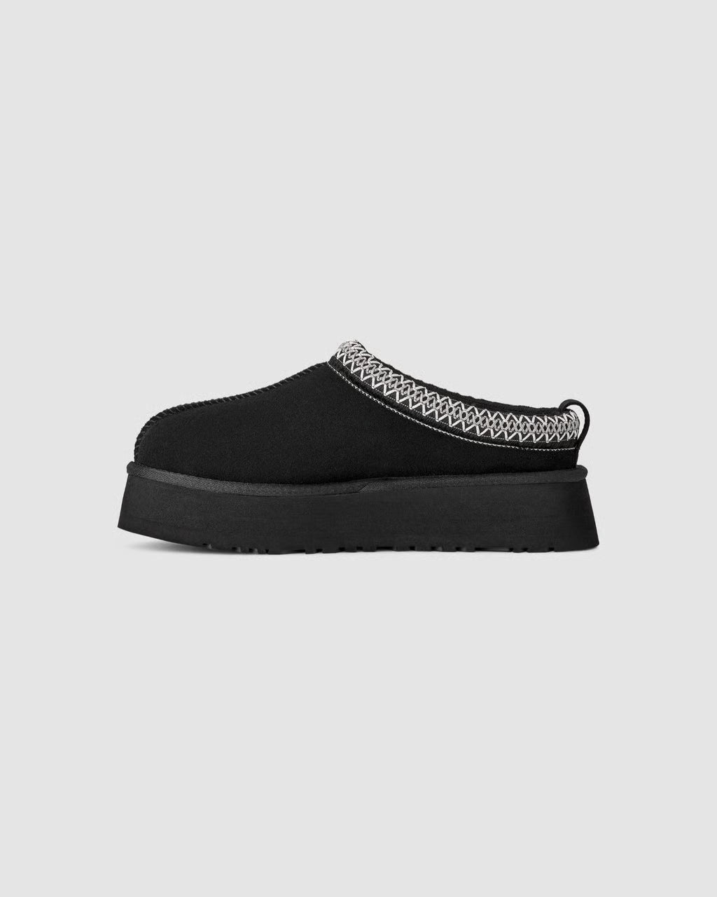 BLACK UGG