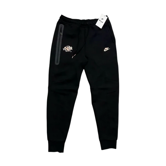 syna Nike Tech pants